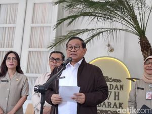 Pramono Ungkap Biang Kerok Gunungan Sampah di Kramat Jati Bikin Tembok Jebol