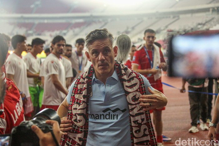 Pelatih Timnas Indonesia, John Herdman, menyampaikan pesan langsung kepada para suporter usai laga FIFA Series 2026 di Jakarta, Senin (30/3/2026). Dengan menggunakan pelantang suara di hadapan pendukung, Herdman mengapresiasi dukungan yang terus meng