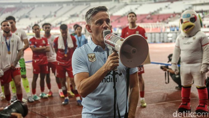 Pelatih Timnas Indonesia, John Herdman, menyampaikan pesan langsung kepada para suporter usai laga FIFA Series 2026 di Jakarta, Senin (30/3/2026). Dengan menggunakan pelantang suara di hadapan pendukung, Herdman mengapresiasi dukungan yang terus meng
