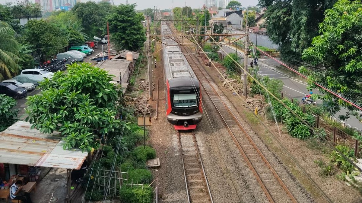 KAI Commuter beberkan Penyebab Penumpang Lansia BAB di KRL hingga Viral