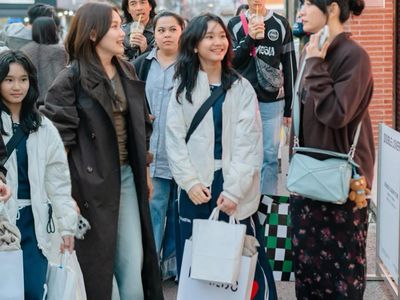 Seru! Ayu Ting Ting dan Hesti Purwadinata Kulineran di China dan Korea