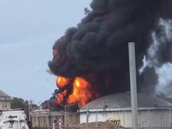 Video: Kilang Minyak di Haifa Israel Terbakar seusai Diserang Rudal