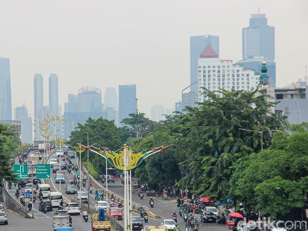 Jakarta Kembali Sibuk, Polusi Udara Ikut Memburuk