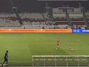Momen Justin Hubner dan Kamari Main Bola di GBK Usai Laga Indonesia Vs Bulgaria