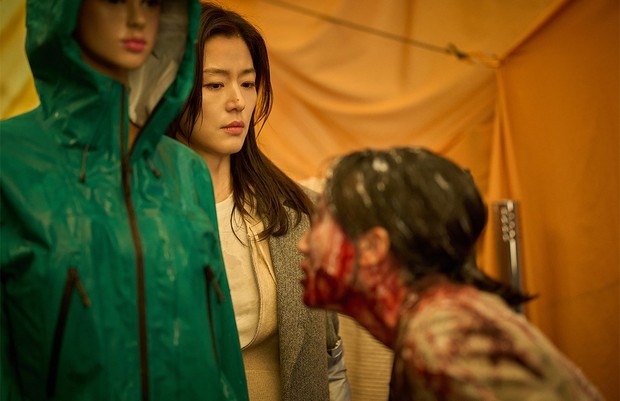 Jun Ji Hyun di film Colony/ Foto: instagram.com/showbox.movie Jun Ji Hyun di film Colony/ Foto: instagram.com/showbox.movie