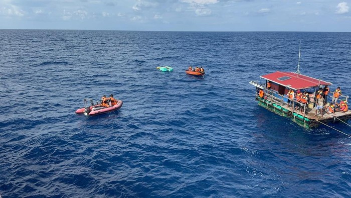Tim SAR gabungan berhasil mengevakuasi 21 ABK KM Nazila 05 yang tenggelam di perairan Pulau Taliabu, Maluku Utara, dalam kondisi selamat.