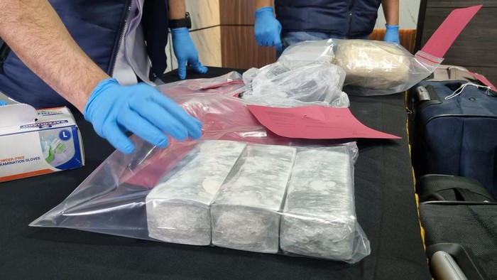 Penampakan barang bukti black dollar (Taufiq/detikcom)