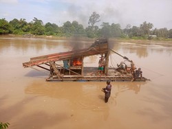Polres Kuansing Gempur PETI, Puluhan Rakit Dompeng dan Stingkai Dimusnahkan