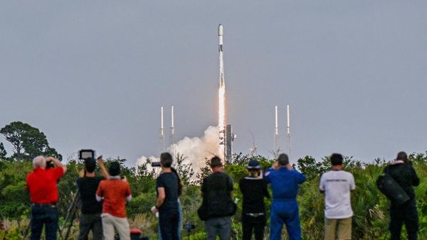 Roket Falcon 9 Catat Rekor, Bawa 29 Satelit Starlink
