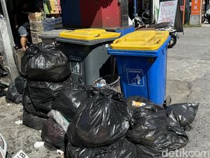 Sampah Menumpuk di Denpasar, Warga Bingung Informasi