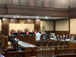 Saksi Klaim Tak Pernah Desak Terdakwa Kasus BBM Sewa Tangki Anak Riza Chalid