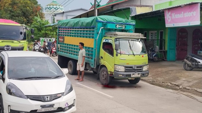 Sopir truk ditikam OTK saat mengemudi di Barru.