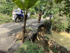 Talud Jembatan Sungai Widodaren Pati Longsor, Akses Warga Terancam