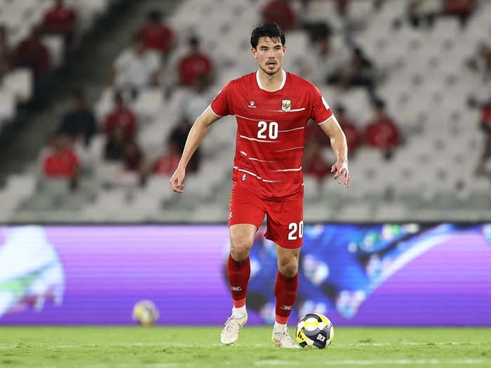 JAKARTA, INDONESIA - MARCH 27: Elkan Baggott of Indonesia controls the ball during the FIFA Series 2026 match between Indonesia and St. Kitts and Nevis at Gelora Bung Karno Stadium on March 27, 2026 in Jakarta, Indonesia. (Photo by Robertus Pudyanto 