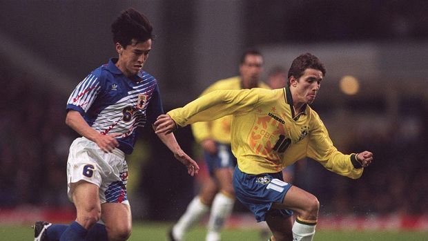 Umbro Cup 1995 6 JUN 1995: MOTOHIRO YAMAGUCHI OF JAPAN ON THE LEFT PURSUES JUNINHO OF BRAZIL DURING THE UMBRO CUP GAME AT GOODISON PARK TONIGHT. Mandatory Credit: Anton Want/ALLSPORT