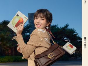 Tren Fashion Baru Favorit Gen Z: Buku Mini Jadi Bag Charm