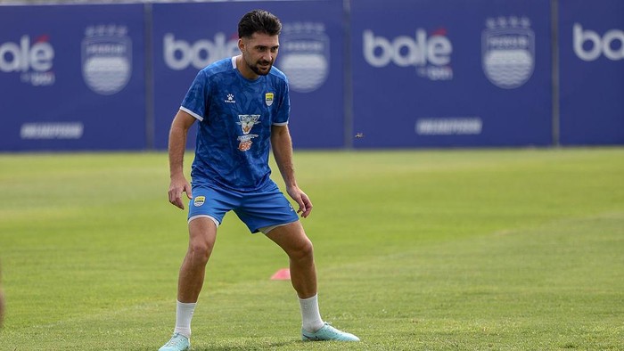 Pemain Persib Bandung Frans Putros bisa tampil di Piala Dunia 2026 bersama Timnas Irak.