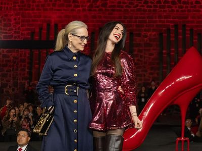 Foto: Gaya Perdana Anne Hathaway dan Meryl Streep Promo Devil Wears Prada 2