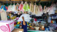 Harga Plastik Mahal, Pedagang Pasar Babak Belur