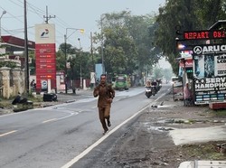 Guru di Bojonegoro Lari 4 Kilometer ke Sekolah Demi Hemat BBM