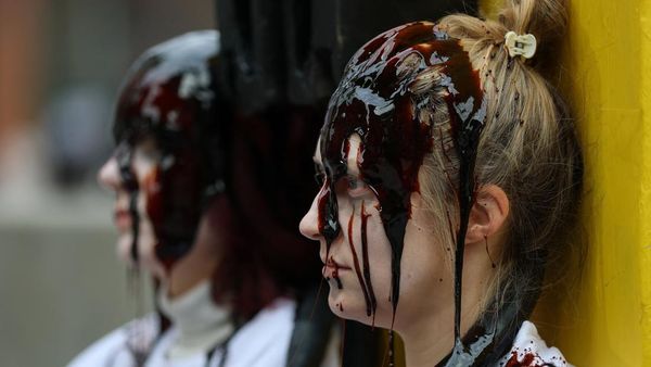 Aksi Aktivis Iklim di London Soroti Ketergantungan Energi Fosil