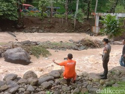 2 Mahasiswi Lampung Hanyut Terbawa Air Bah Saat Bermain di Tempat Wisata