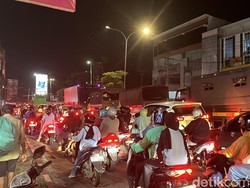Lalu Lintas Urip Sumoharjo-Perintis Makassar Macet Parah Malam Ini