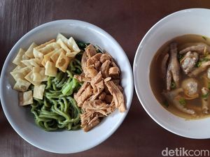 Penjual Timbel Bandung Legendaris Ini Bangkit Lagi dengan Mie Ayam Hijau