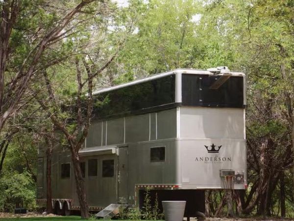 Intip Jeroan Rumah Berjalan Will Smith Rp 42 M, Ada Bioskop-Kamar Mandi Mewah!