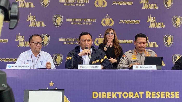 Polda Metro Jaya membongkar pemalsuan uang di hotel kawasan Kemang, Bogor