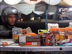 Pria Berhelm Kembalikan Dompet Curian di Agen Bank Kendari Usai Viral