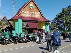 Hari Pertama Dibuka Lagi, Pendaki Serbu Gunung Rinjani