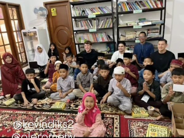 Momen Jay Idzes hingga Ole Romeny Berbagi ke Anak Yatim Sebelum Balik Klub