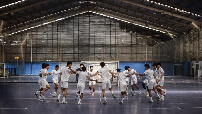 Pemain Timnas Futsal Indonesia mengikuti pemusatan latihan di Tifosi Sport Center, Jakarta, Rabu (1/4/2026). Pemusatan latihan tersebut digelar jelang Kejuaraan ASEAN Futsal 2026 di Thailand pada 5-13 April 2026. ANTARA FOTO/Dhemas Reviyanto