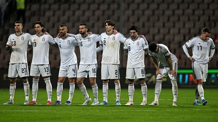 ZENICA, BOSNIA AND HERZEGOVINA - MARCH 31: Players of Italy disappointment during the FIFA World Cup 2026 European Qualifiers KO play-offs  match between Bosnia & Herzegovina and Italy at Stadion Bilino Polje on March 31, 2026 in Zenica, Bosnia and H