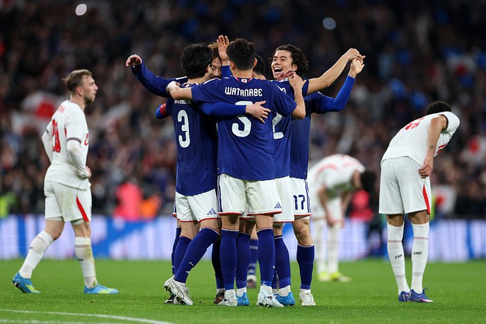 LONDON, ENGLAND - MARCH 31: Japan players celebrate victory after the international friendly match between England and Japan at Wembley Stadium on March 31, 2026 in London, England. (Photo by Justin Setterfield/Getty Images)