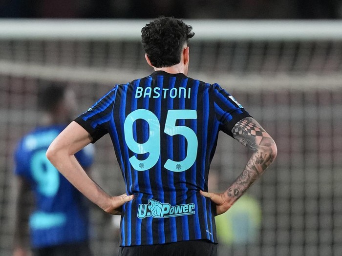 Alessandro Bastoni of FC Internazionale plays during the Serie A match between US Lecce and Internazionale FC in Lecce, Italy, on February 21, 2026. (Photo by Gabriele Maricchiolo/NurPhoto via Getty Images)