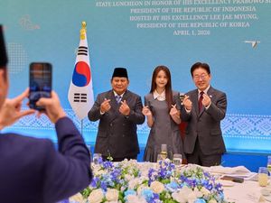 Video: Pose Saranghae Prabowo, CARMEN Hearts2Hearts, dan Presiden Korsel