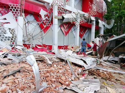 Penampakan Gedung KONI Sario di Manado Hancur Akibat Gempa M 7,6