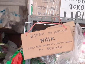 Harga Plastik Melambung, Pedagang Makanan-Minuman Semarang Menjerit