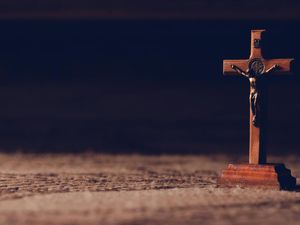 Apakah Besok Jumat Agung Libur? Ini Ketentuan Resmi dan Long Weekend-nya