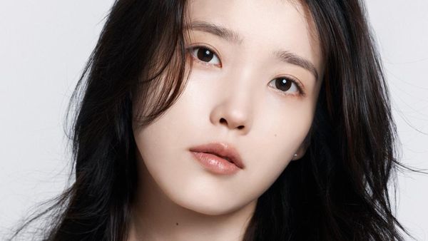 Gaya Santuy dan Simple IU di Foto Profil Terbaru