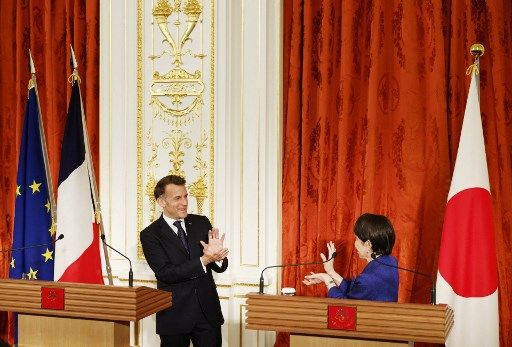 Gaya Presiden Dunia yang Viral: Finger Heart- Pose Kamehame