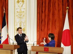 Video: Macron dan Takaichi Adu Kamehameha Seusai Konferensi Pers