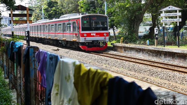 Jejak yang Terlupakan! Stasiun Mampang Kini Terbengkalai di Tengah Jakarta