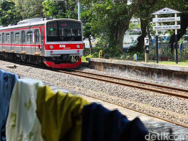 Jejak yang Terlupakan! Stasiun Mampang Kini Terbengkalai di Tengah Jakarta