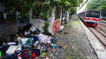 Stasiun Mampang Terbengkalai, Kini Tinggal Rangka dan Penuh Sampah