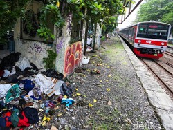 Stasiun Mampang Terbengkalai, Kini Tinggal Rangka dan Penuh Sampah