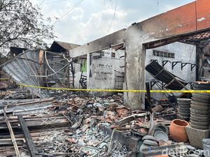 Kebakaran di SPBE Cimuning Bekasi, 15 Orang Luka Bakar hingga 90%