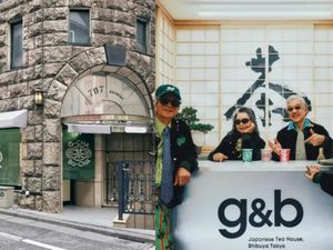 Salut! Kafe di Tokyo Beri Kesempatan Lansia Tetap Berkarya